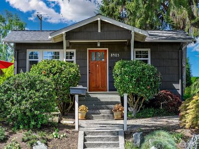 8403 32nd Avenue SW