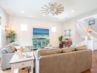 186 Grande Pointe Cir