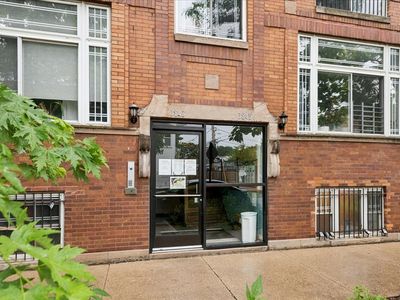 3845 W Altgeld St APT G