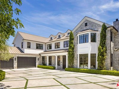 22 Oakmont Dr