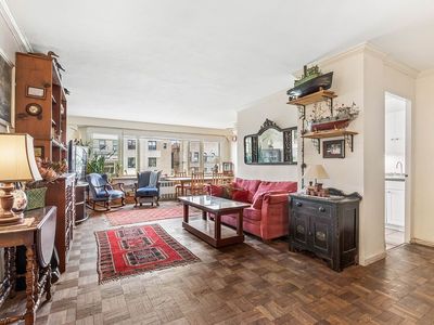 900 W 190th St APT 5F