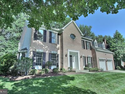 8011 Lions Crest Way