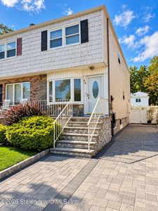 24 Mulberry Ave