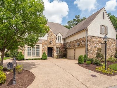 884 Drake Manor Cv