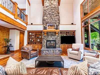 801 Snowberry Loop