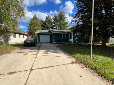 320 Doris St