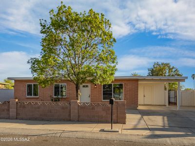 2218 E Oregon St
