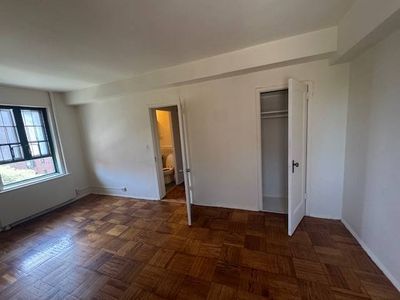 1439 Metropolitan Ave