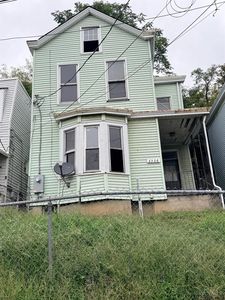 2326 Gladstone Ave