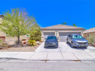 1120 E El Campo Grande Ave