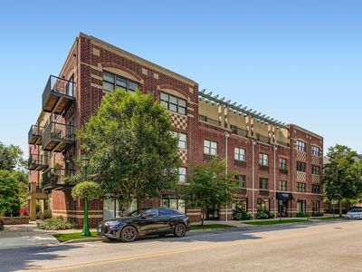 1107 Greenleaf Ave APT 4G