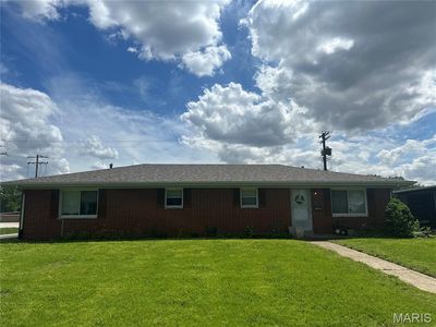 40 Queensway Dr