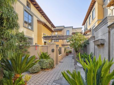 356 Santana Row APT 320