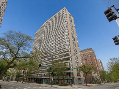 2930 N Sheridan Rd APT 2106