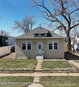 29 10th Ave W