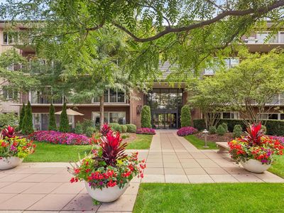 5 Oak Brook Club Dr APT S304