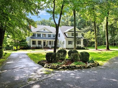 48 Ascot Dr