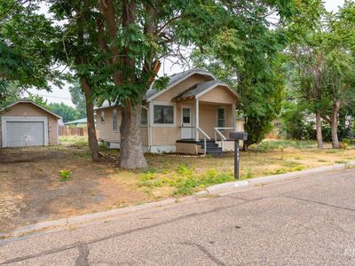757 NW 2nd St