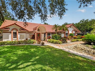 240 Stonegate CT