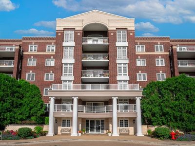 7041 W Touhy Ave APT 406