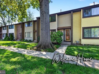 Property at 469 Livingston Dr, East Windsor, NJ