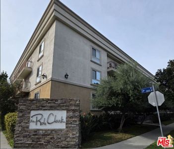 141 S Clark Dr APT 210