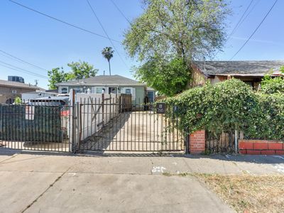 2585 Beaumont St