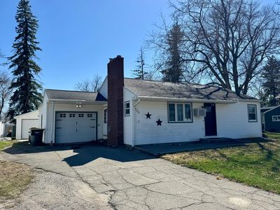 Property at 905 W Chestnut Ave, Olivia, MN