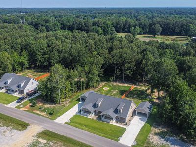 2030-2040 Shade Tree Dr