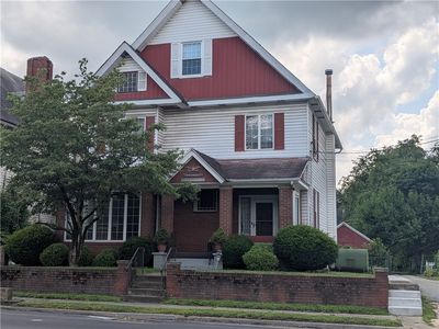 200 S Walnut St