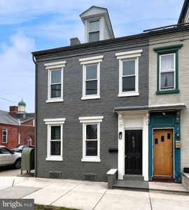 662 Walnut St