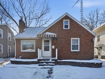 2839 E Locust St