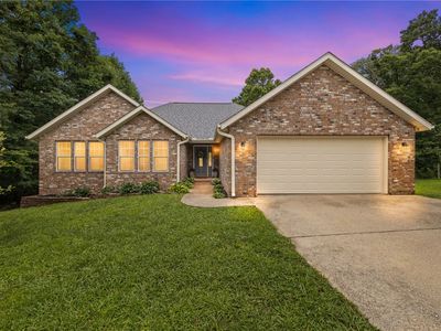 6 Linfield Ln