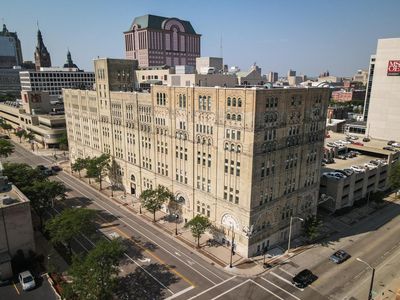 270 East Highland AVENUE #916