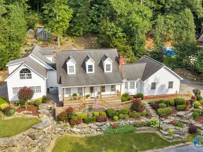995 Hillwood Dr