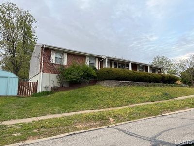 180 Chinon Dr