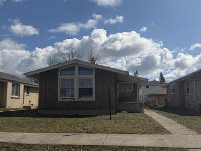 5812 North 77th STREET