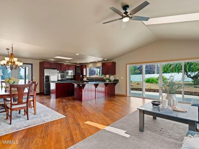 575 Parish Rd