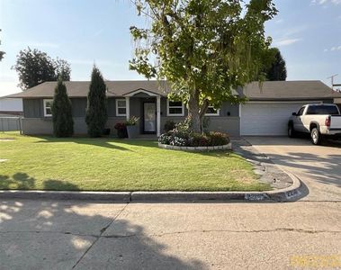 2216 N Mueller Ave