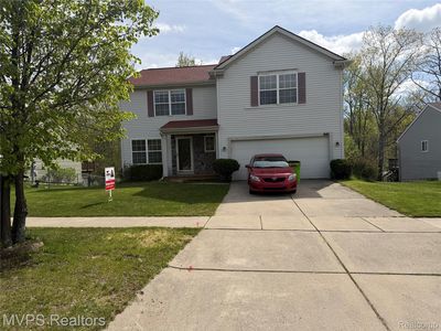 Property at 840 Andover Woods Dr, Fenton, MI