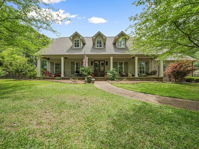 2924 Lakeshire Dr
