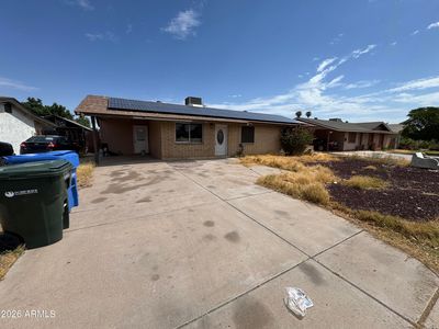 8428 W GLENROSA Avenue