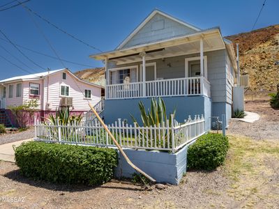 929 American Ave