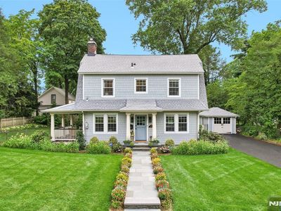 484 Spring Ave
