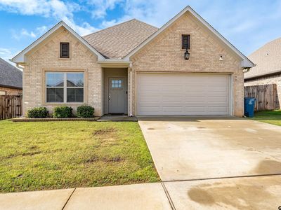826 Lindsey Ln