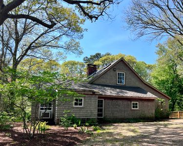 225 Lamberts Cove Rd