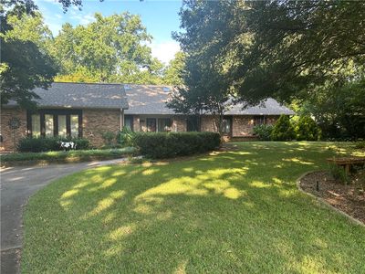905 Meadow Ln