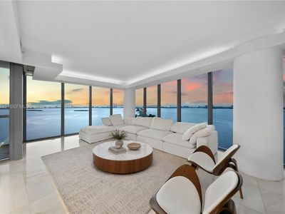 601 NE 36th St APT 1612