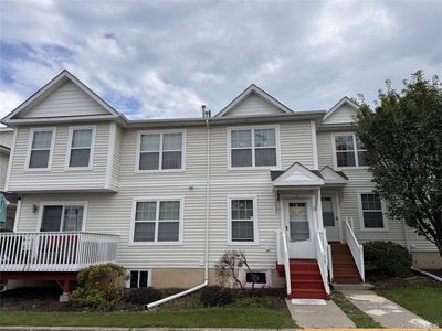35 Lexington Way
