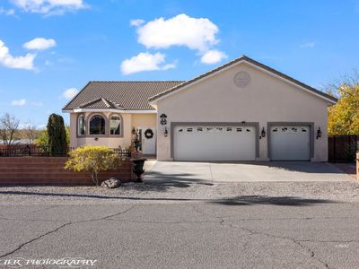 881 N Desert Wind Dr